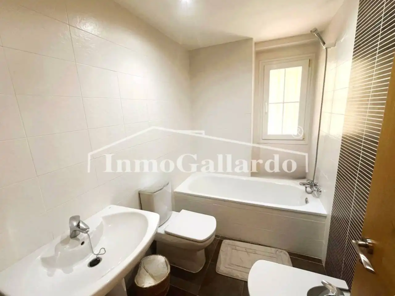 Badezimmer von Wohnung zum Verkauf in Rincón de la Victoria mit Klimaanlage, Terrasse und Abstellraum