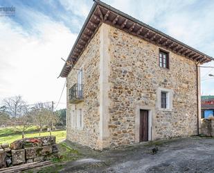 Vista exterior de Casa o xalet en venda en Corvera de Toranzo amb Calefacció, Jardí privat i Traster