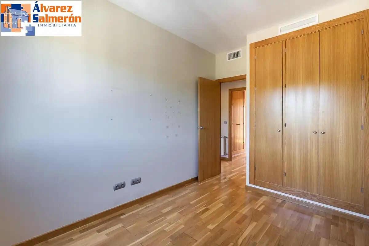 Habitación de Casa o chalet en venta en Albolote con Aire acondicionado, Calefacción y Jardín privado