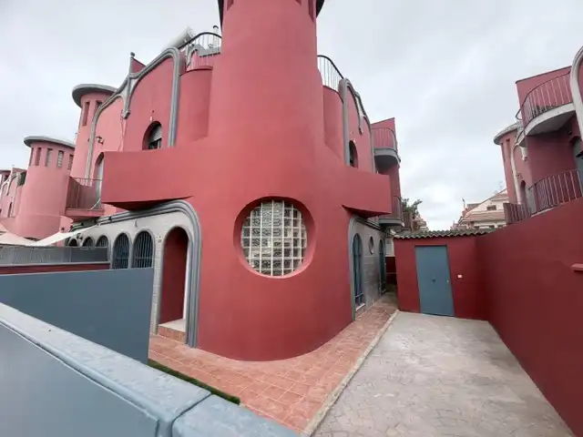 Adossat amb terrassa en venda a Calle Atalaya