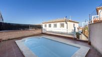 Piscina de Casa adosada en venda en Jun amb Terrassa, Piscina i Balcó