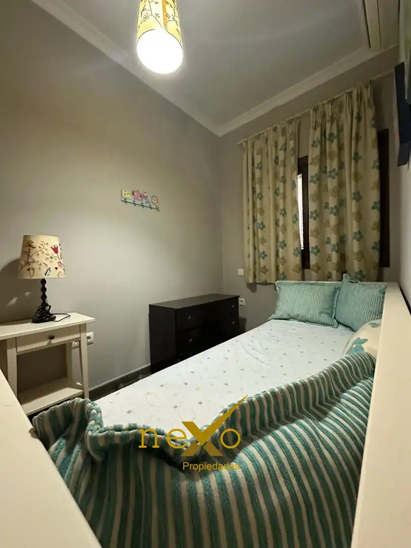Habitación de Apartamento en venta en Carmona con Aire acondicionado y Amueblado