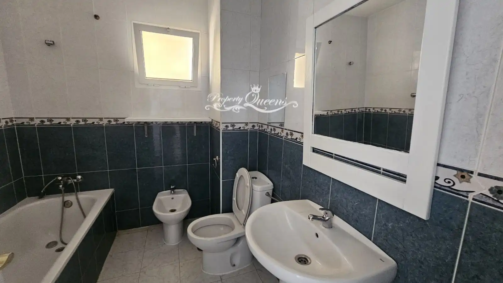 Badezimmer von Wohnung zur Miete in Fuengirola mit Terrasse, Ofen und Waschmaschine
