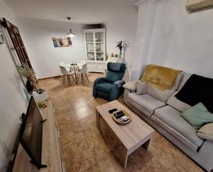 Sala d'estar de Casa o xalet en venda en San Fernando amb Aire condicionat, Terrassa i Balcó