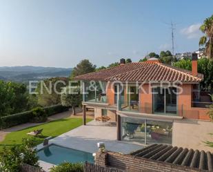 Vista exterior de Casa o xalet de lloguer en Girona Capital amb Aire condicionat, Terrassa i Piscina