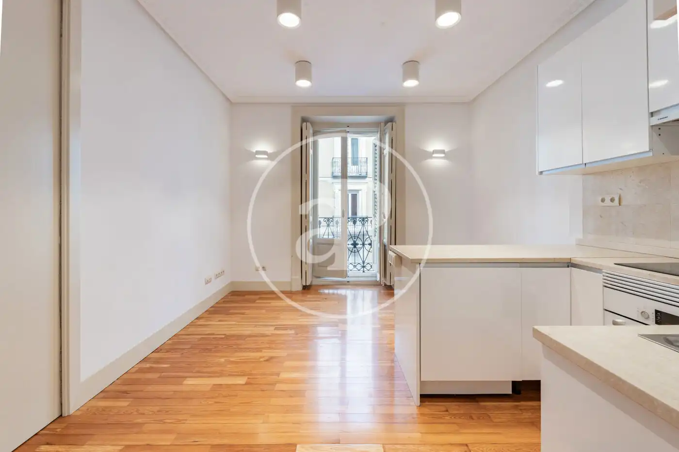 Außenansicht von Wohnung zur Miete in Madrid mit Klimaanlage, Heizung und Balkon