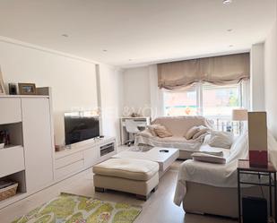 Sala d'estar de Apartament en venda en  Madrid Capital amb Aire condicionat, Calefacció i Terrassa