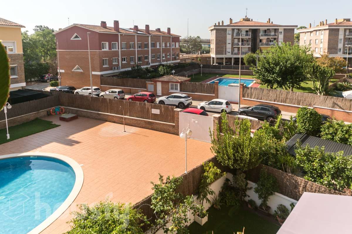 Swimming pool of House or chalet for sale in Gavà  with Air Conditioner, Heating and Private garden