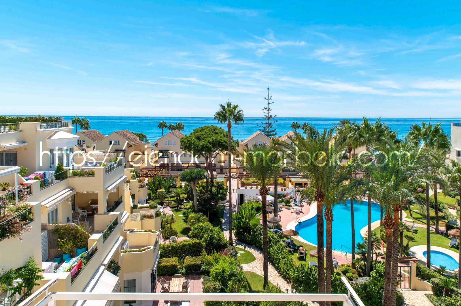 Vista exterior de Dúplex en venda en Marbella amb Aire condicionat, Terrassa i Traster