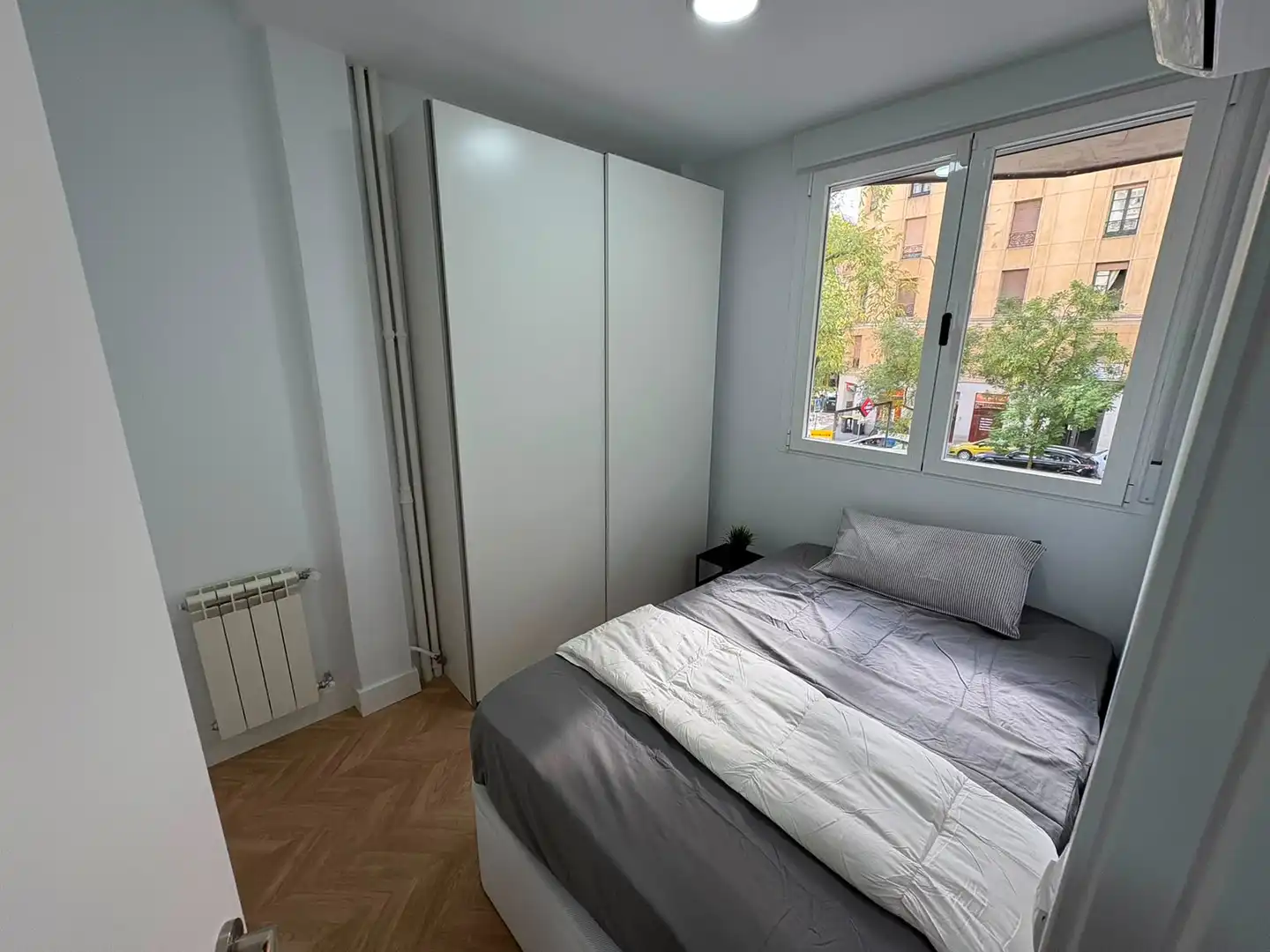 Bedroom of Flat for rent in Madrid  with Air Conditioner, Heating and Furnished