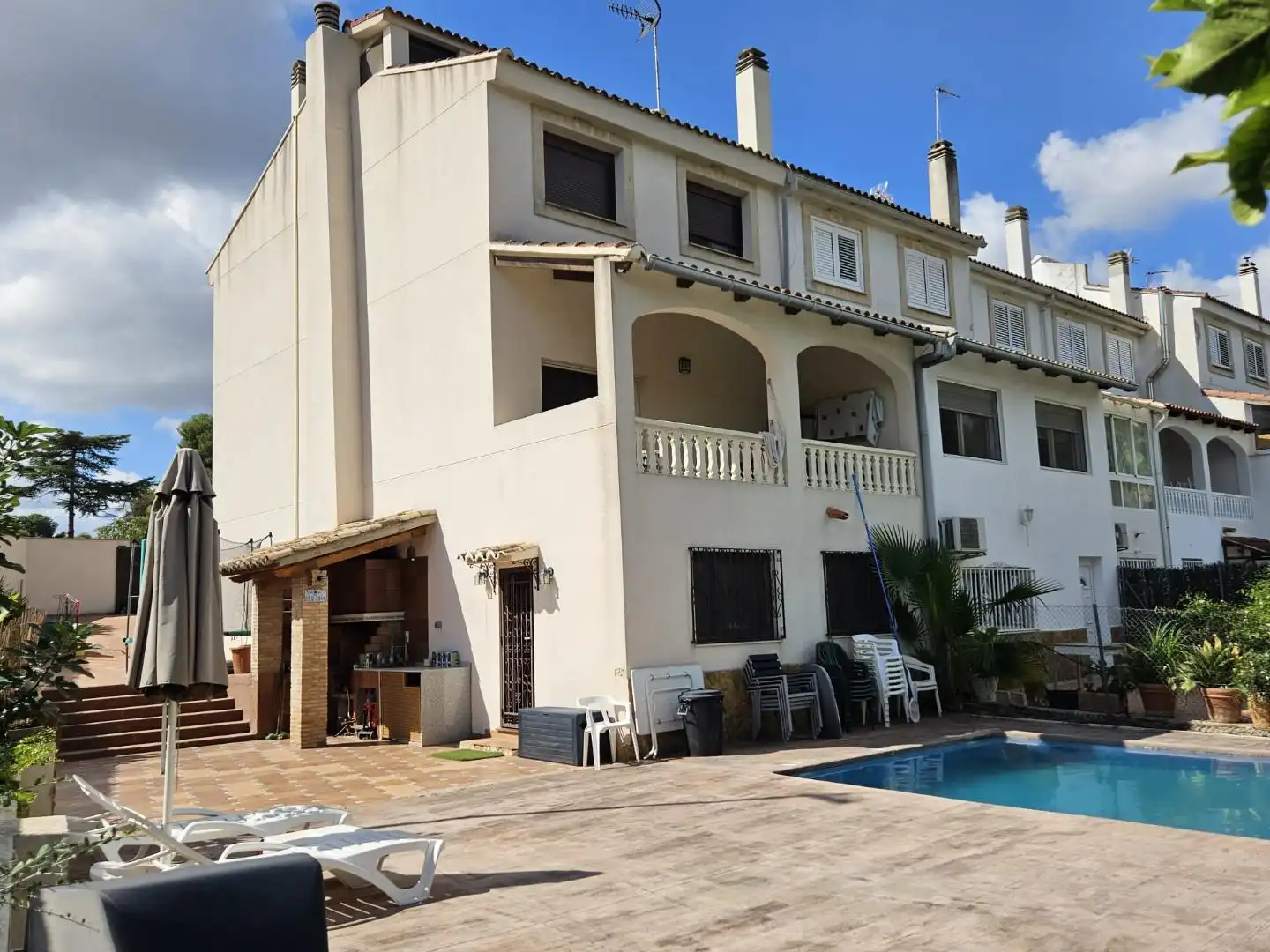 Vista exterior de Casa adosada en venta en Torrent con Terraza