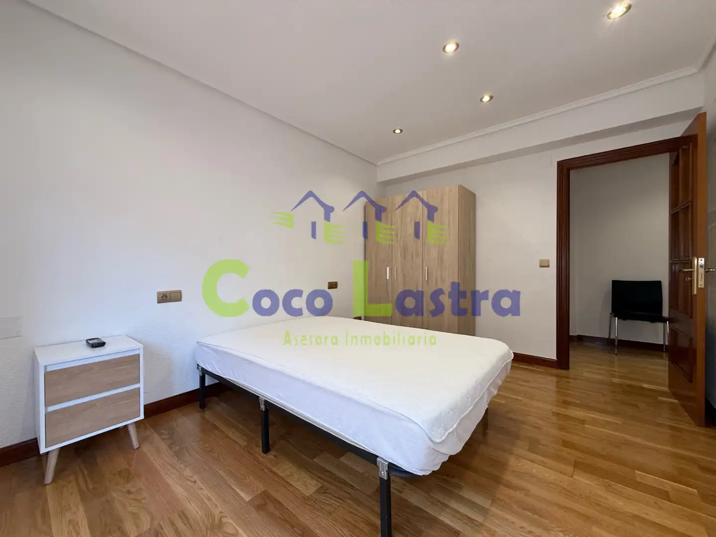 Bedroom of Flat for rent in Salamanca  with Air Conditioner, Heating and Parquet flooring