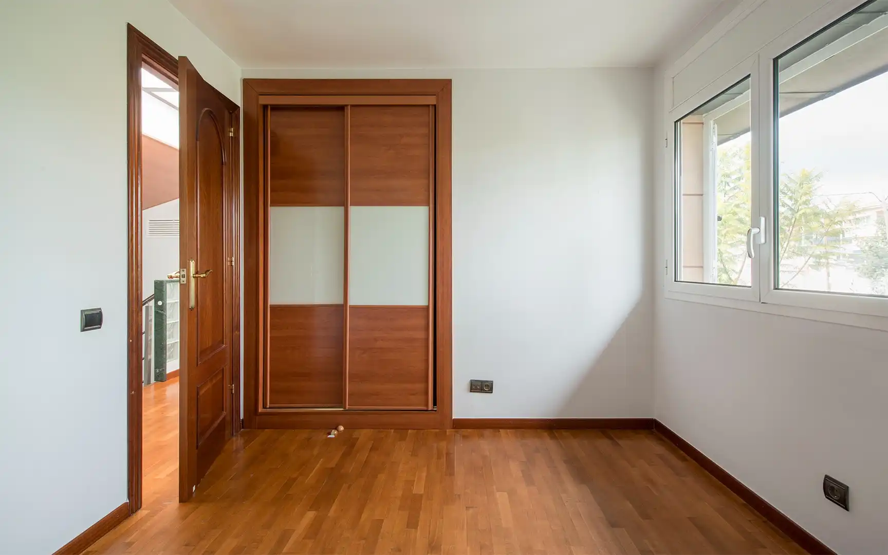 Habitación de Casa o chalet en venta en Sant Boi de Llobregat con Aire acondicionado, Jardín privado y Trastero