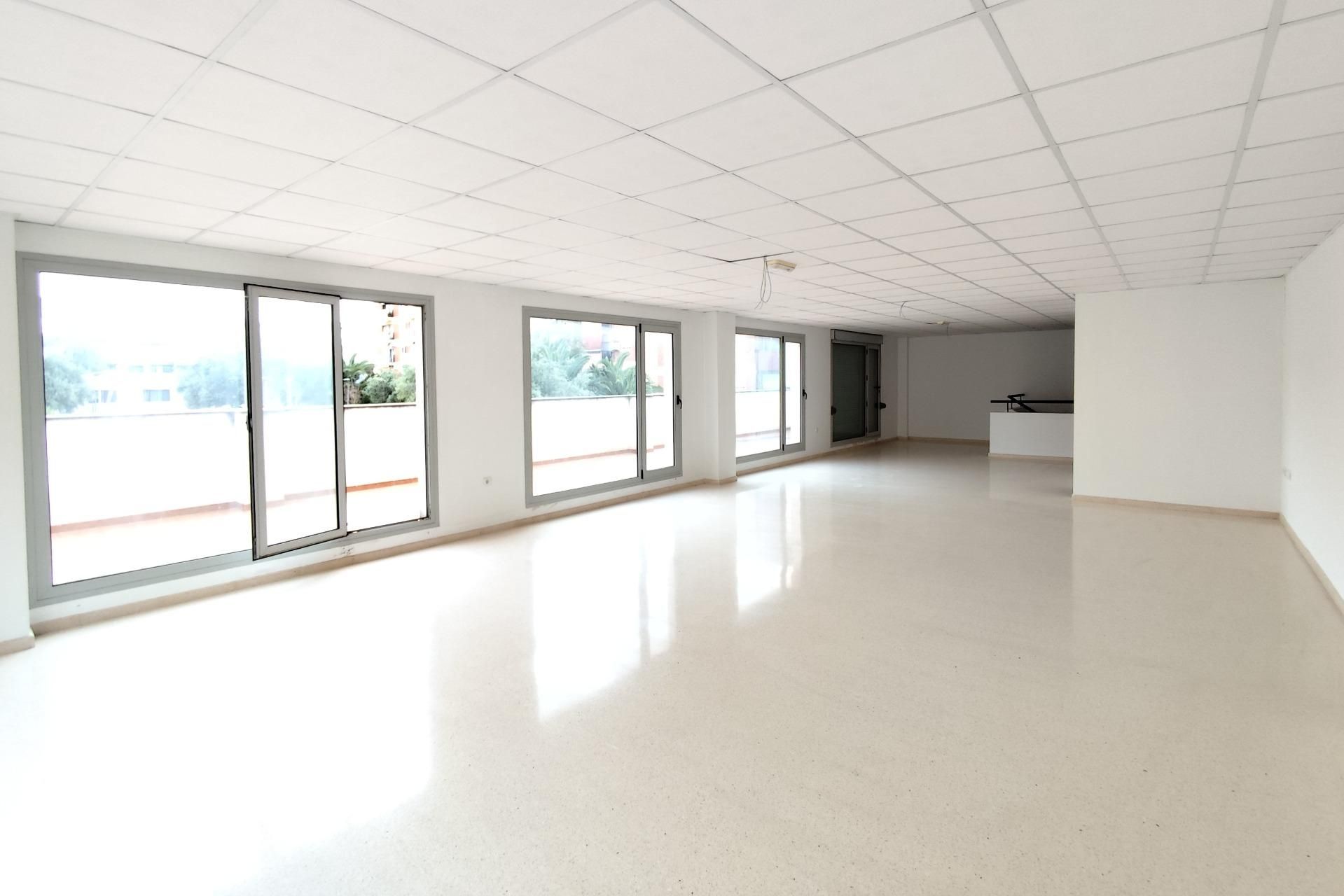 Local de alquiler en Paterna con Terraza