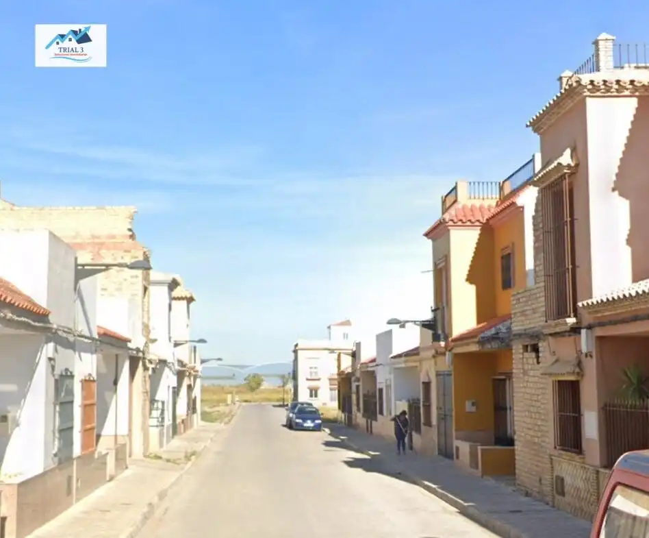 Vista exterior de Casa o xalet en venda en Las Cabezas de San Juan amb Jardí privat