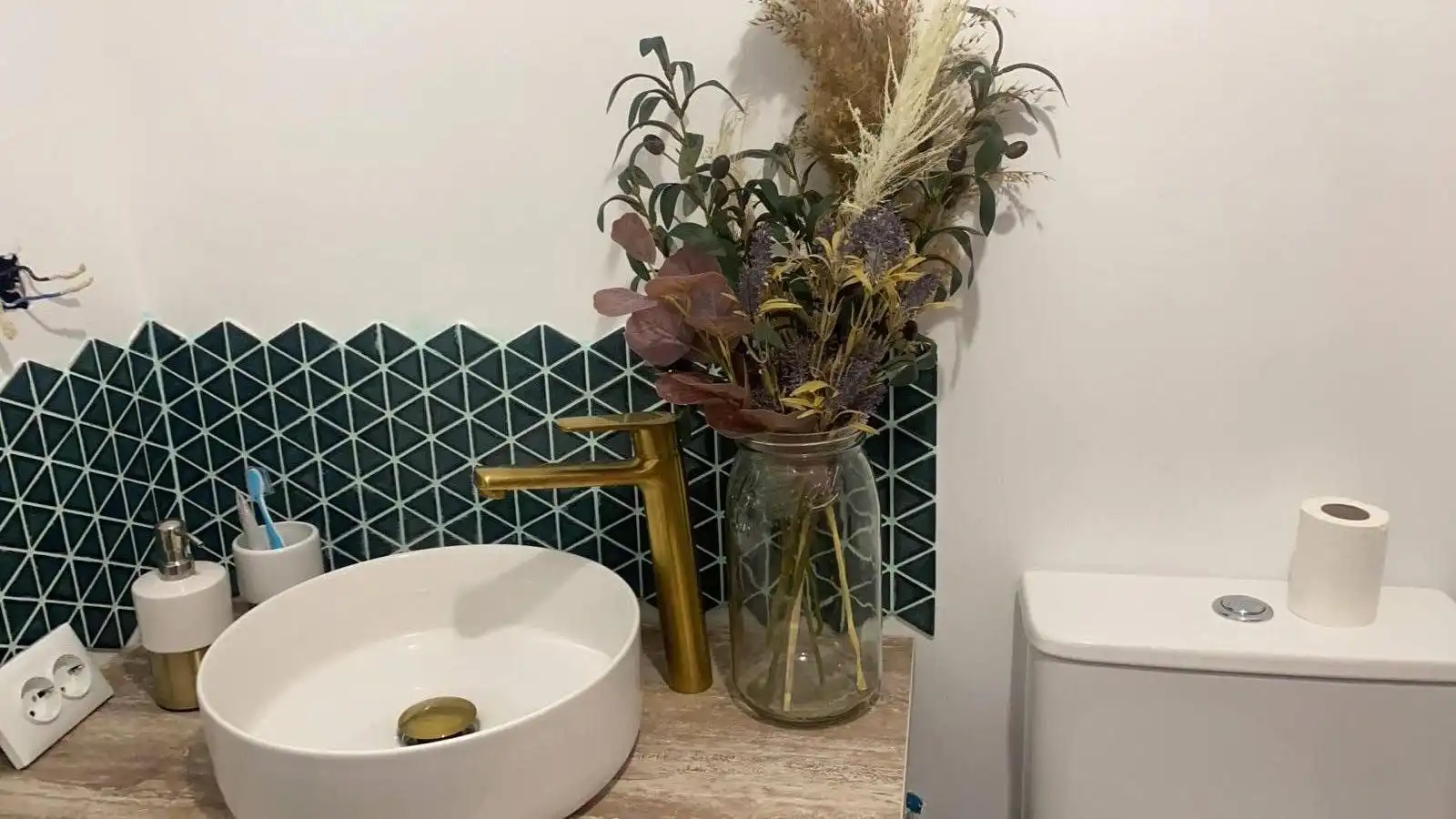 Baño de Piso de alquiler en Sevilla con Aire acondicionado y Terraza