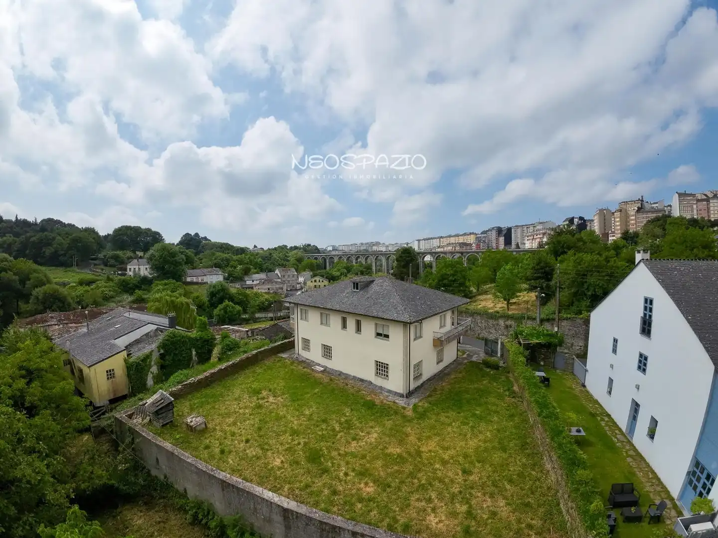 Vista exterior de Casa o xalet en venda en Lugo amb Calefacció i Terrassa