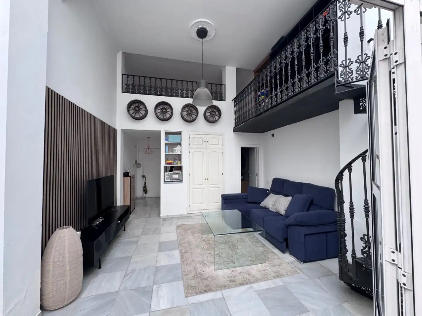 Living room of Flat for rent in Sevilla  with Air Conditioner, Terrace and Furnished