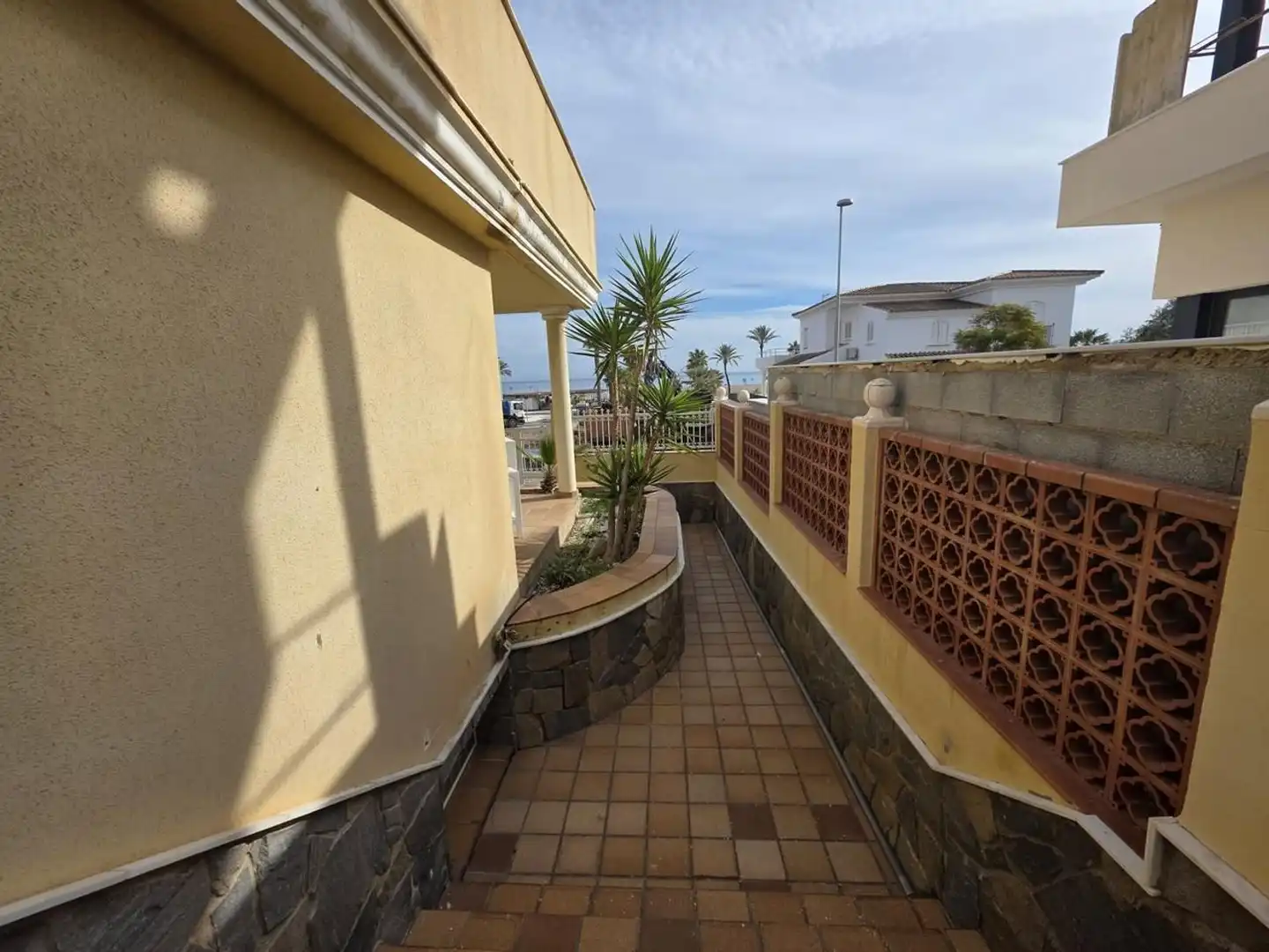 Vista exterior de Casa o xalet en venda en Garrucha amb Aire condicionat, Terrassa i Traster