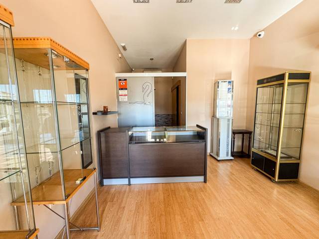 Local comercial en Alquiler en  INGENYER F. DE MORA en Puçol Ciudad