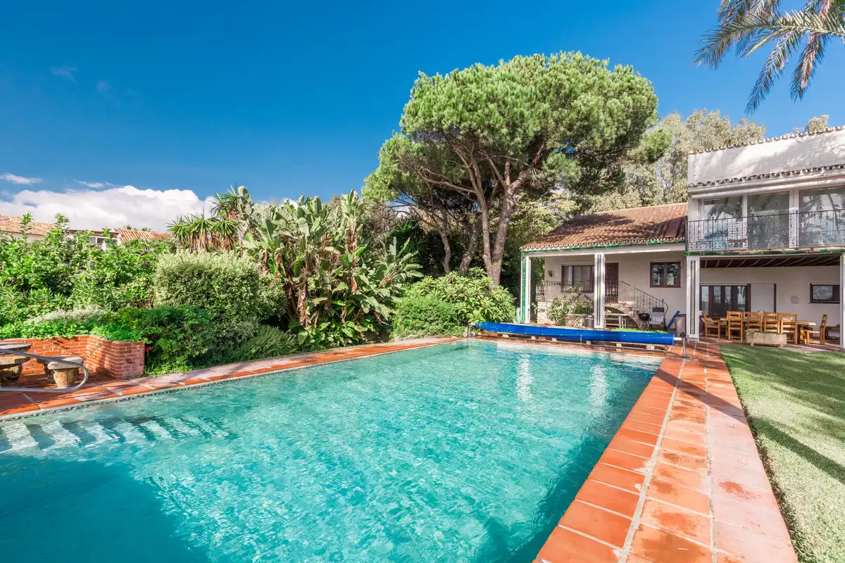 Piscina de Casa adosada en venta en Marbella con Aire acondicionado