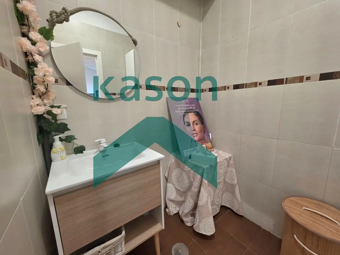 Bathroom of Commercial properties for rent in Madrid  with Air Conditioner