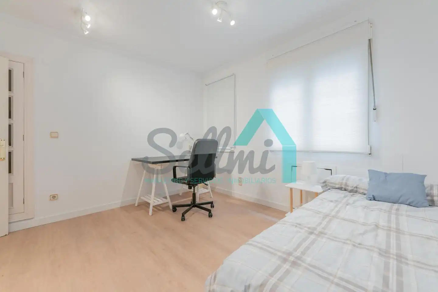 Schlafzimmer von Wohnung zur Miete in Oviedo  mit Heizung, Parkett und Terrasse