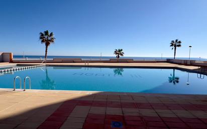 Piscina de Apartament en venda en La Manga del Mar Menor amb Calefacció, Terrassa i Moblat