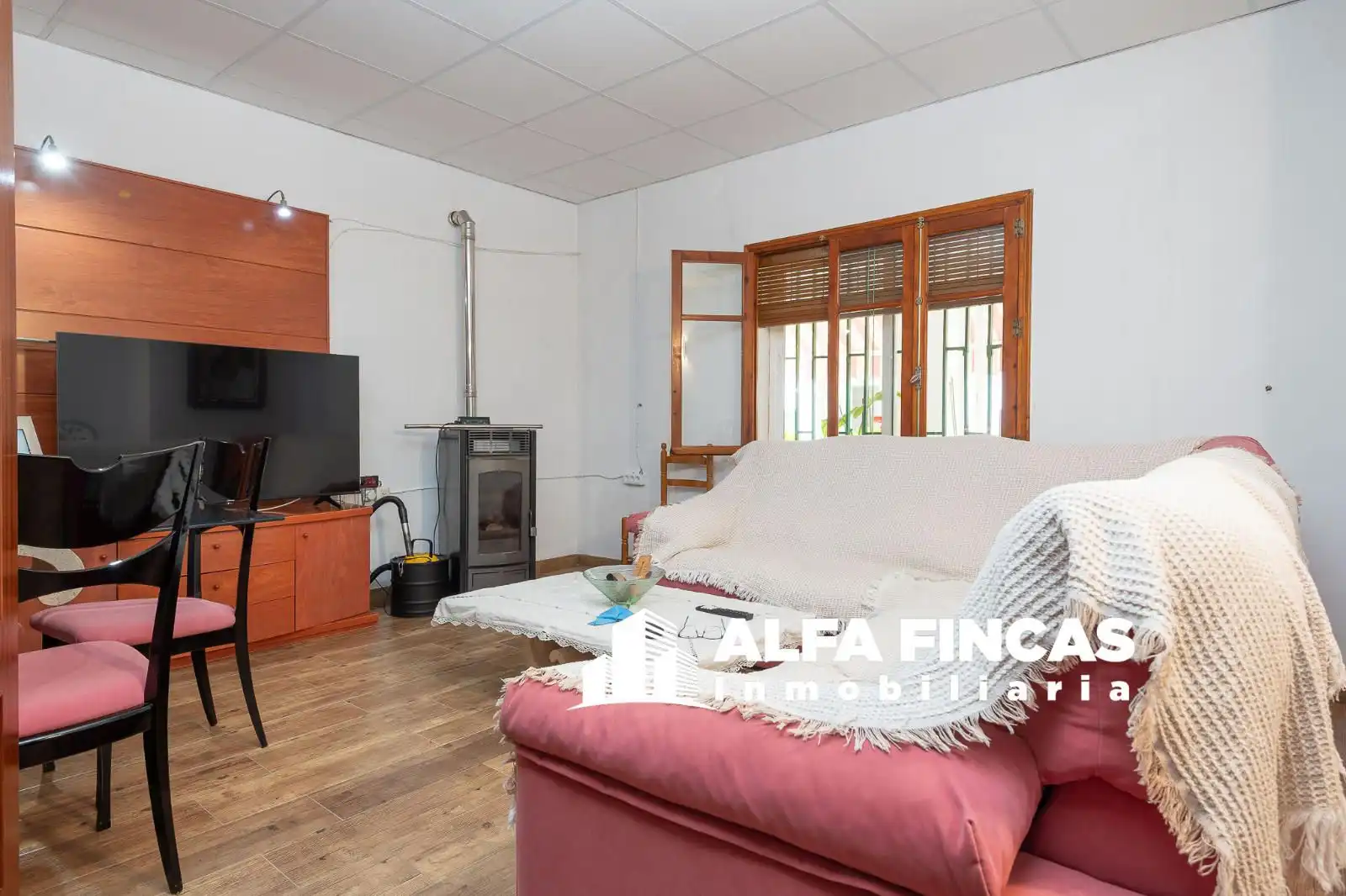 Sala d'estar de Casa o xalet en venda en El Provencio   amb Calefacció, Jardí privat i Terrassa