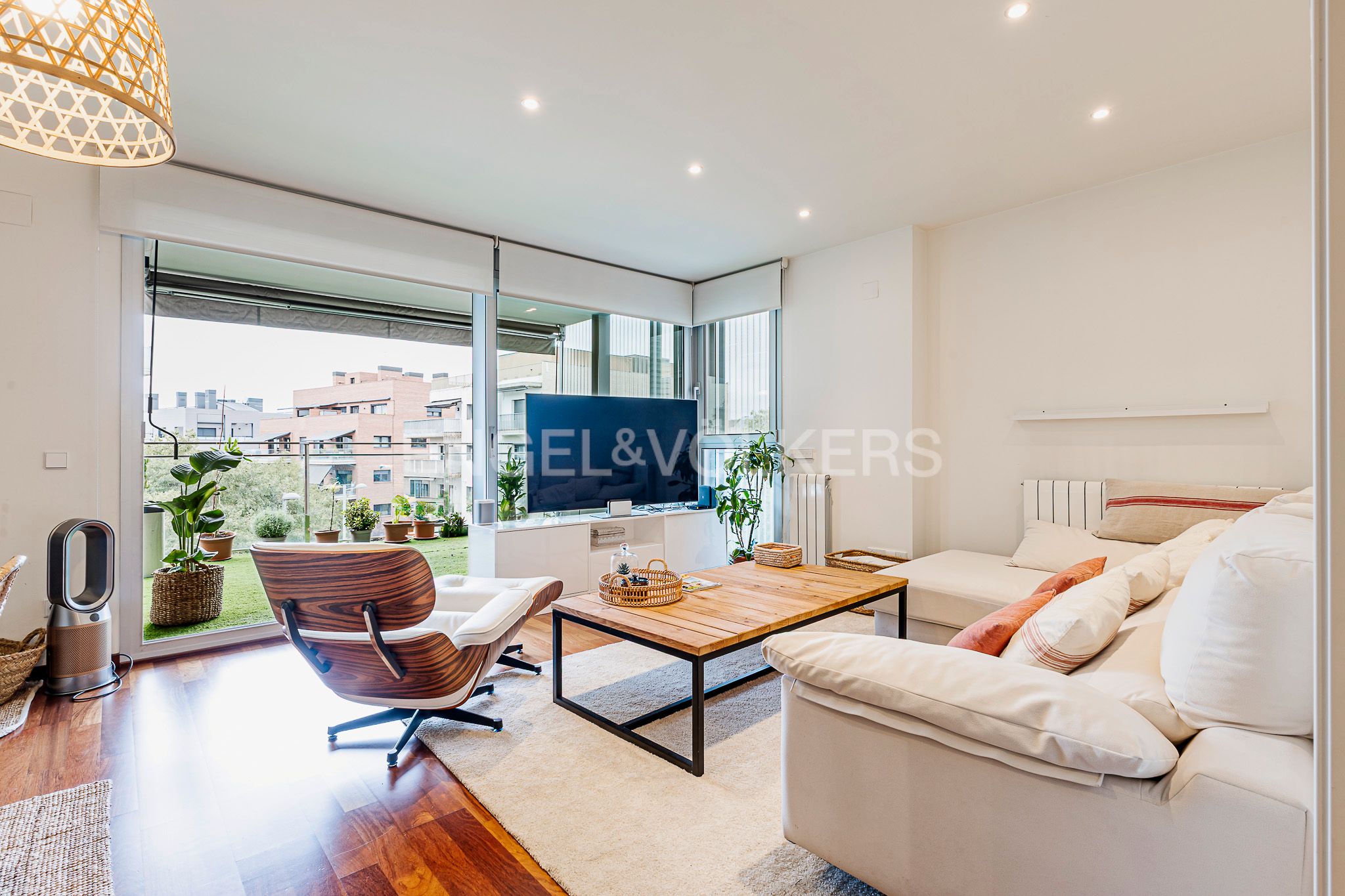 Living room of Apartment to rent in Sant Cugat del Vallès  with Air Conditioner, Heating and Parquet flooring