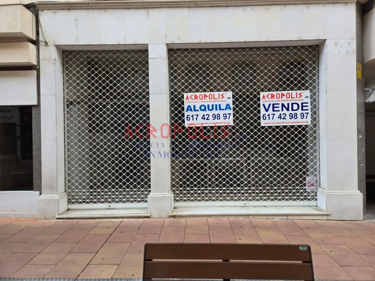 Local comercial en venda a Calle Gil Y Carrasco 3 24001 Leon
