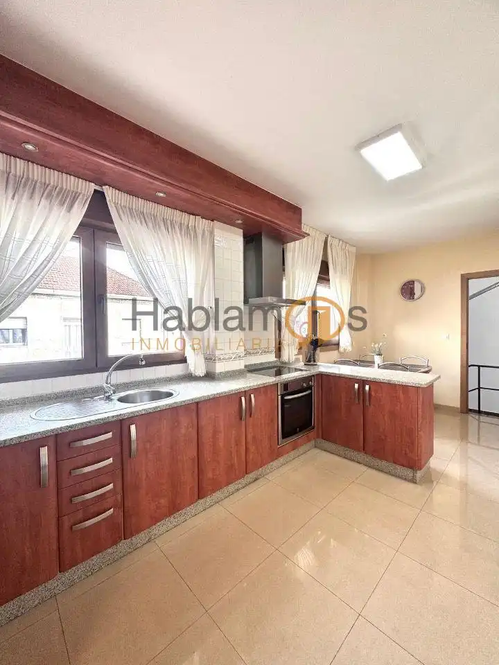 Cocina de Casa o chalet en venta en Vilagarcía de Arousa con Calefacción, Jardín privado y Terraza