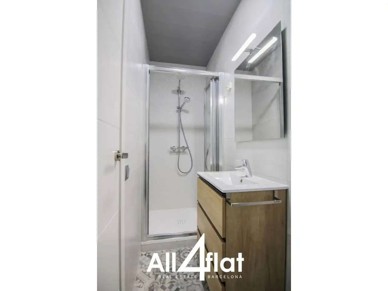 Baño de Estudio de alquiler en Barcelona con Alarma
