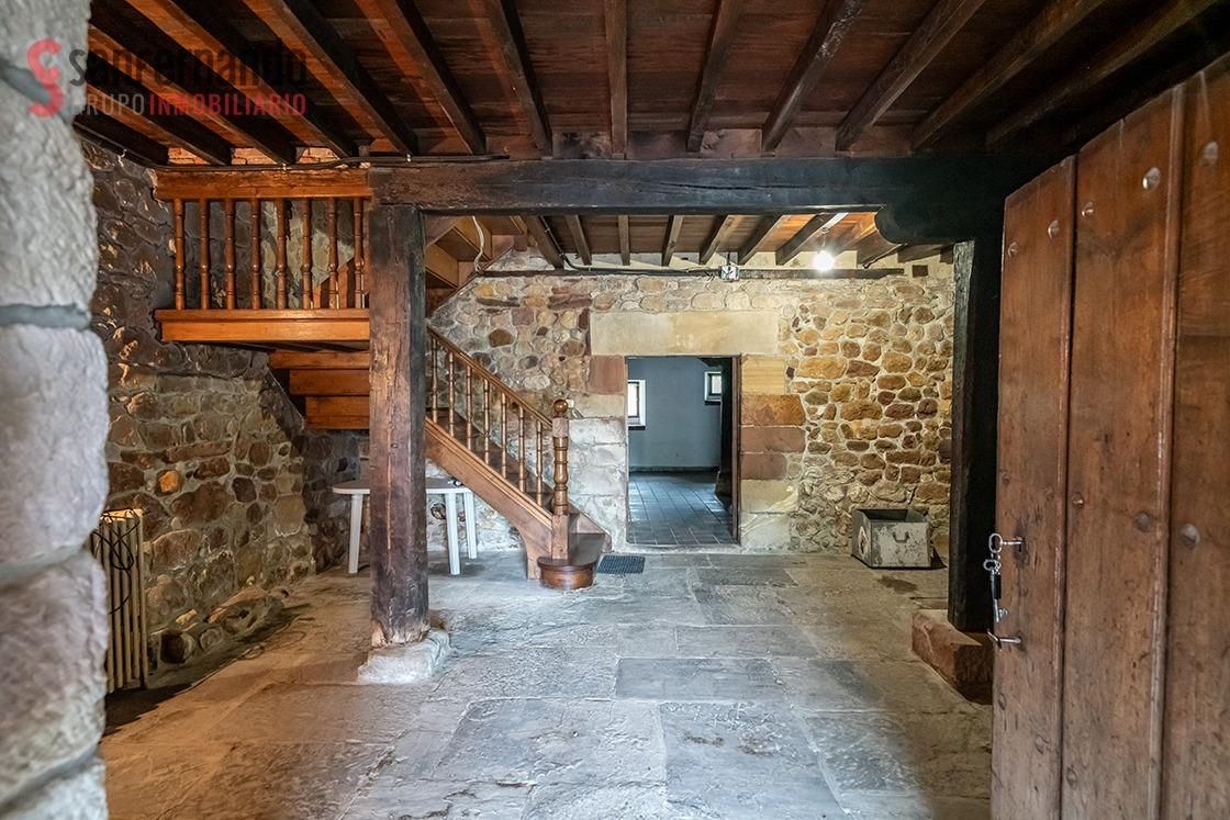 Casa o xalet en venda en Torrelavega  amb Calefacció, Jardí privat i Traster