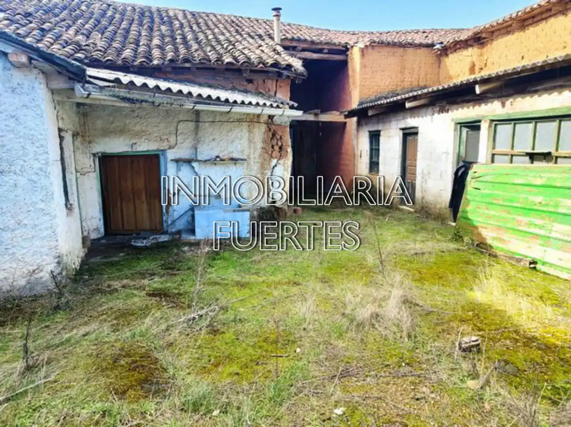 Vista exterior de Finca rústica en venda en Santa Colomba de Curueño amb Calefacció, Jardí privat i Parquet
