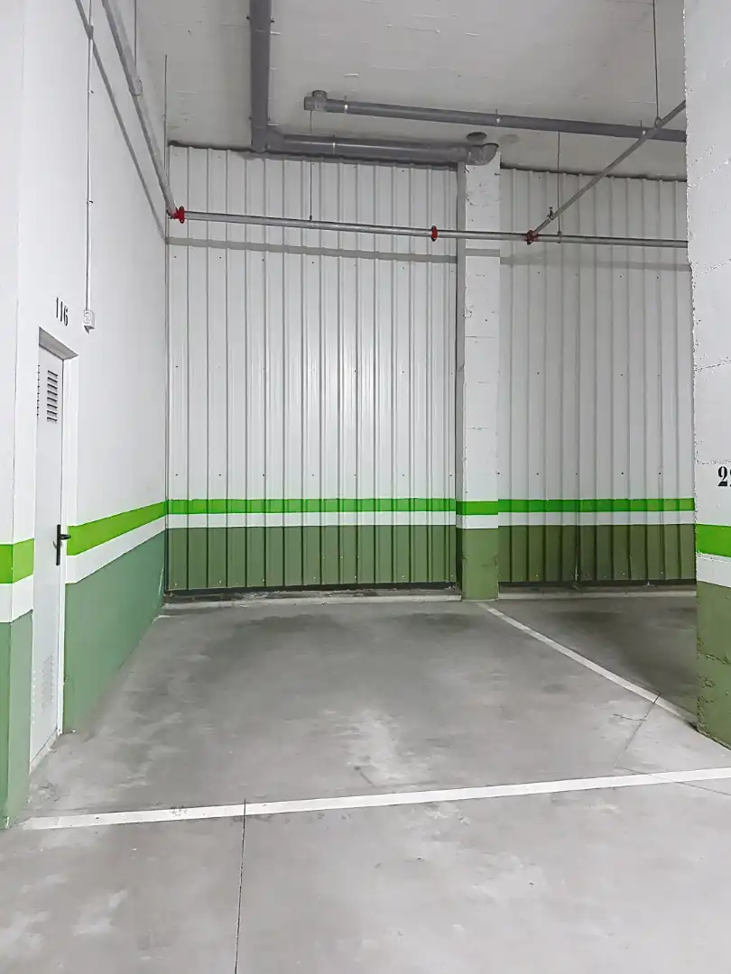 Parking de Ático de alquiler en Málaga con Aire acondicionado, Terraza y Amueblado