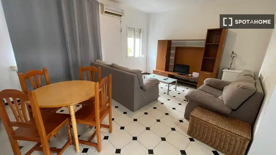 Room in Triana Este