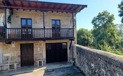 Vista exterior de Casa o xalet en venda en Villacarriedo amb Balcó