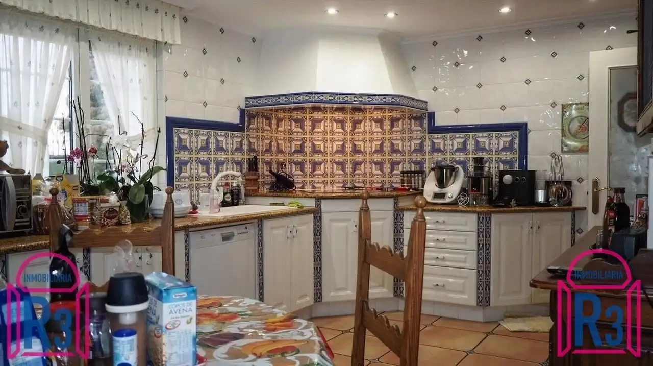Cocina de Casa o chalet en venta en León Capital  con Calefacción