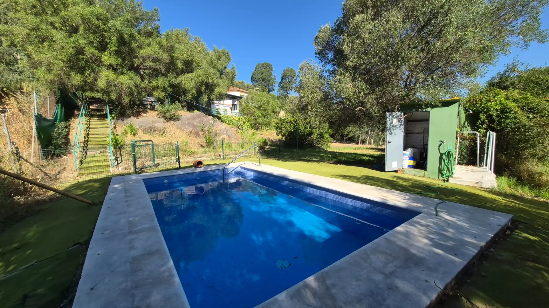 Piscina de Finca rústica en venda en Los Barrios amb Jardí privat, Terrassa i Piscina