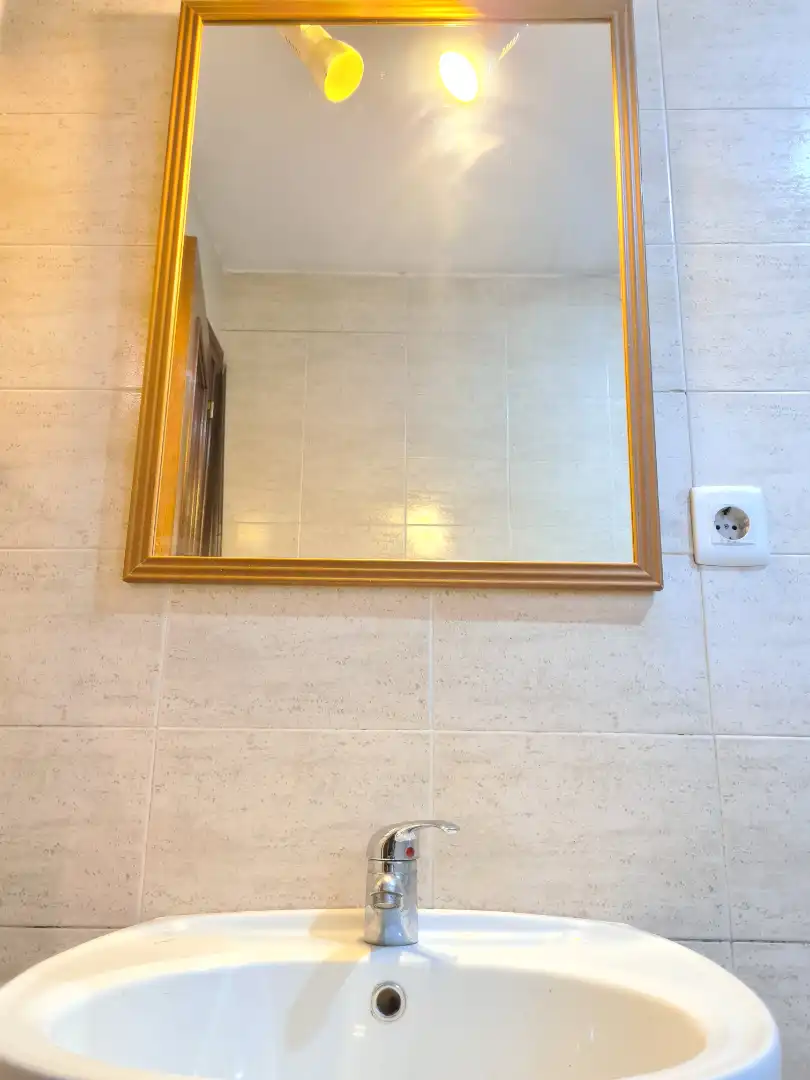 Bathroom of Flat for sale in Sevilla  with Air Conditioner and Storage room