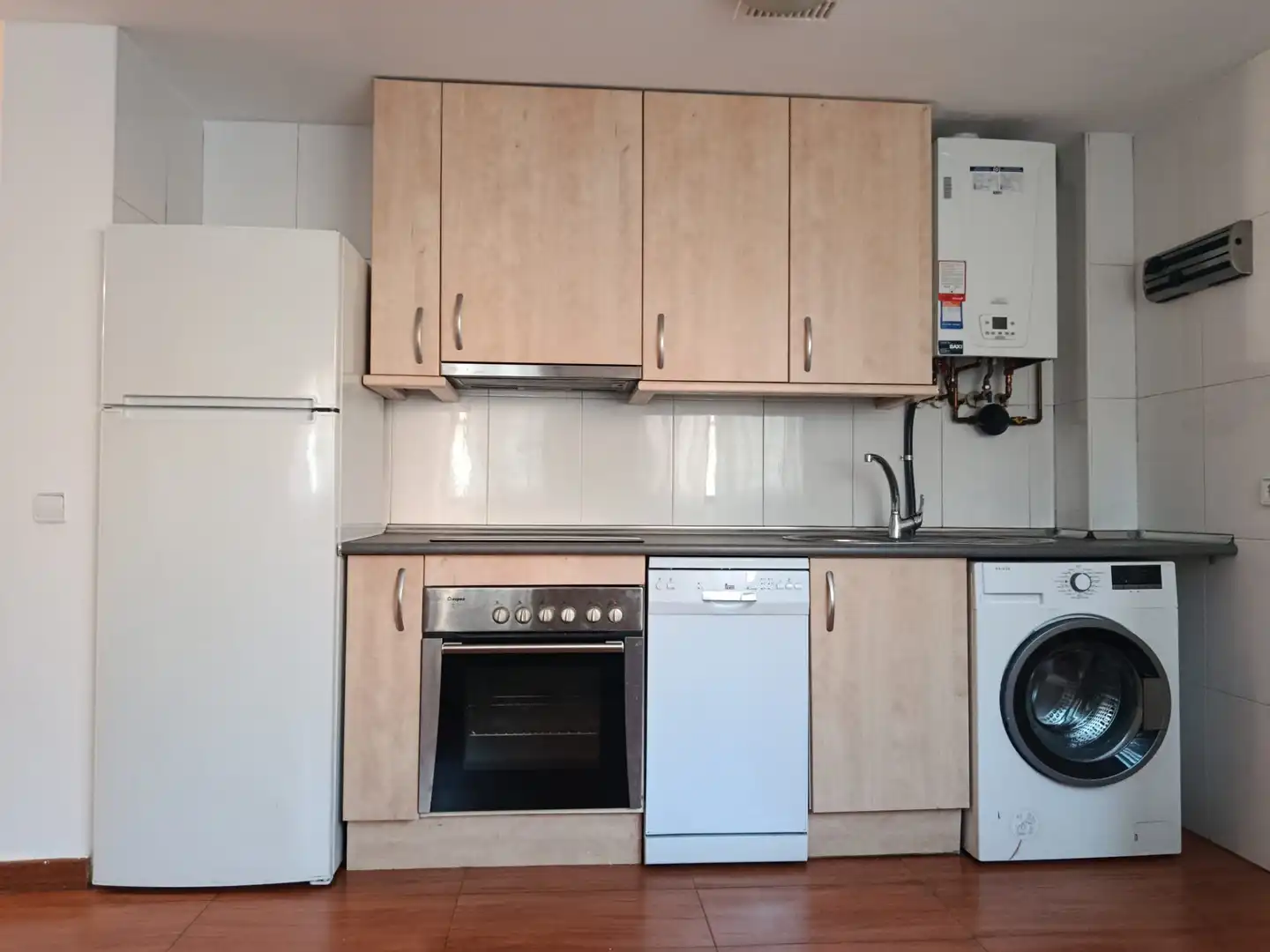 Cocina de Piso de alquiler en Zaragoza con Calefacción, Terraza y Amueblado