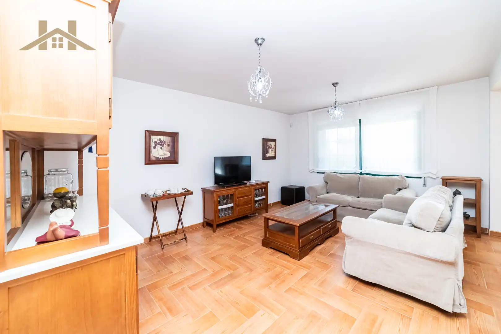 Sala d'estar de Casa adosada en venda en San Martín de Valdeiglesias amb Aire condicionat, Calefacció i Jardí privat