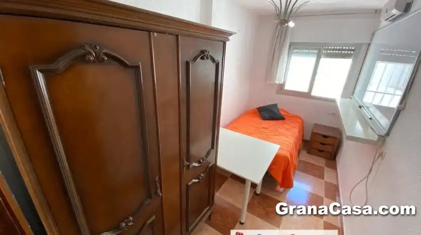 Bedroom of Attic for rent in Granada  with Air Conditioner, Heating and Terrace