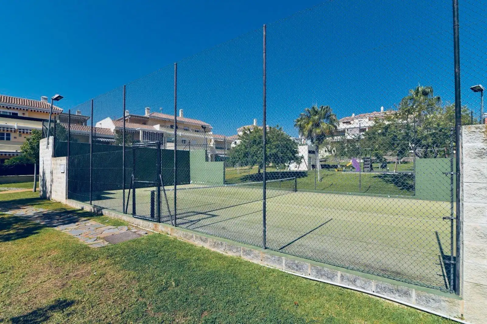 Vista exterior de Planta baja en venta en Vélez-Málaga con Aire acondicionado, Jardín privado y Terraza