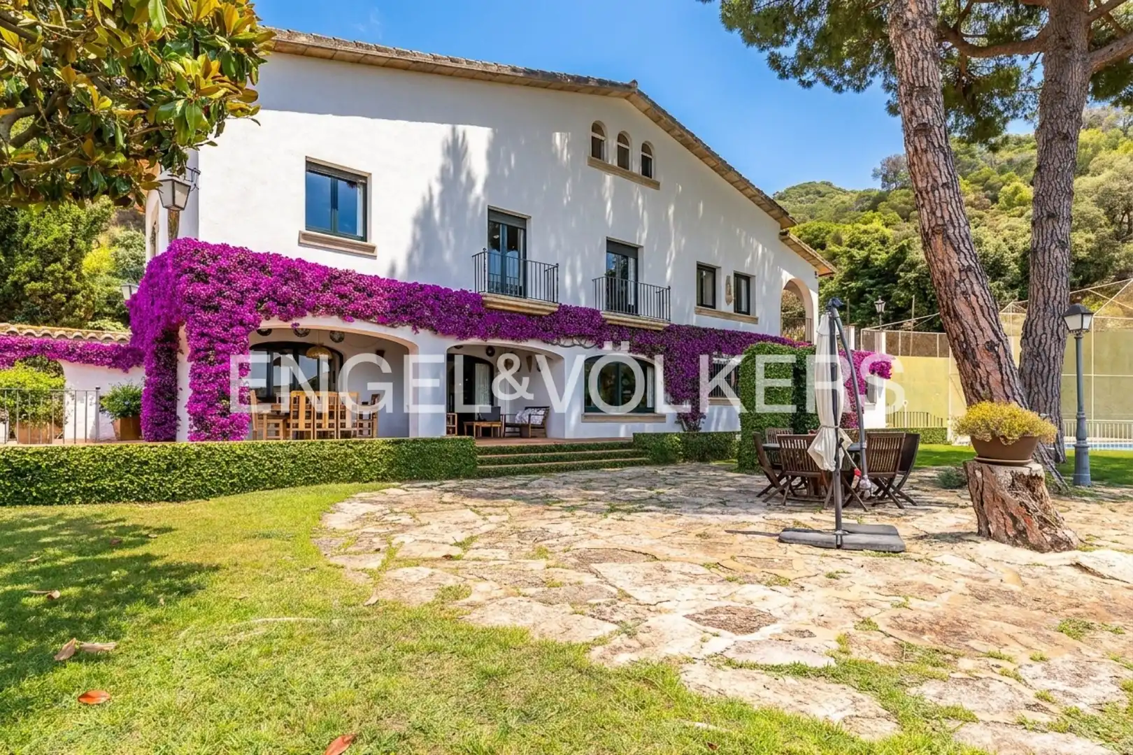 Vista exterior de Casa o xalet en venda en Premià de Dalt amb Calefacció, Jardí privat i Terrassa