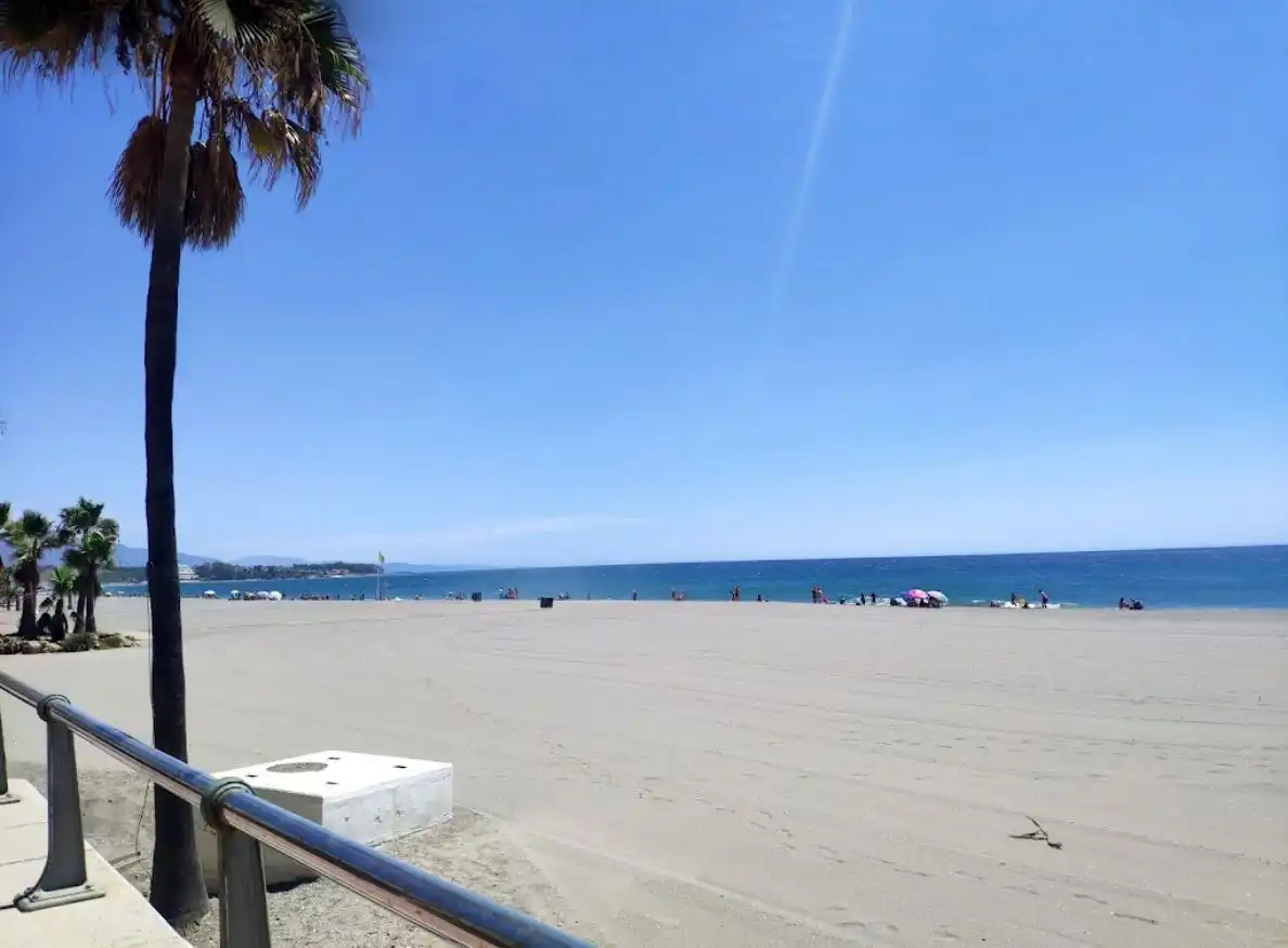 Vista exterior de Pis en venda en Estepona amb Calefacció