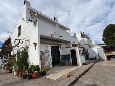 Villa con giardino in vendita a Carrer dels Lilas 3