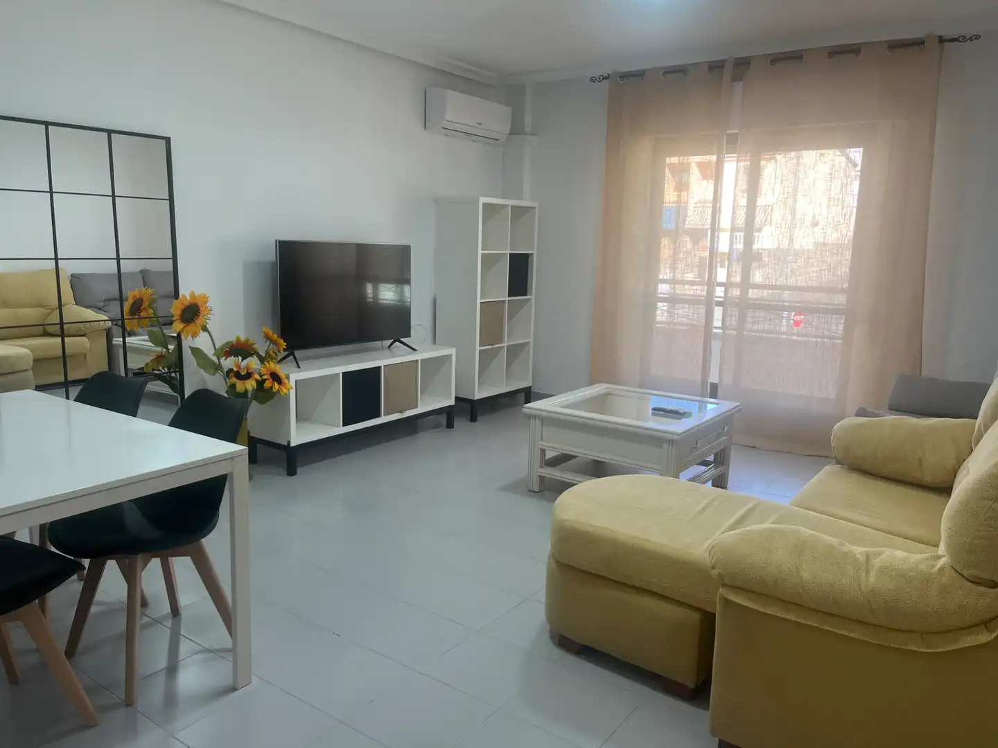 Sala de estar de Piso de alquiler en Plasencia con Aire acondicionado, Terraza y Amueblado