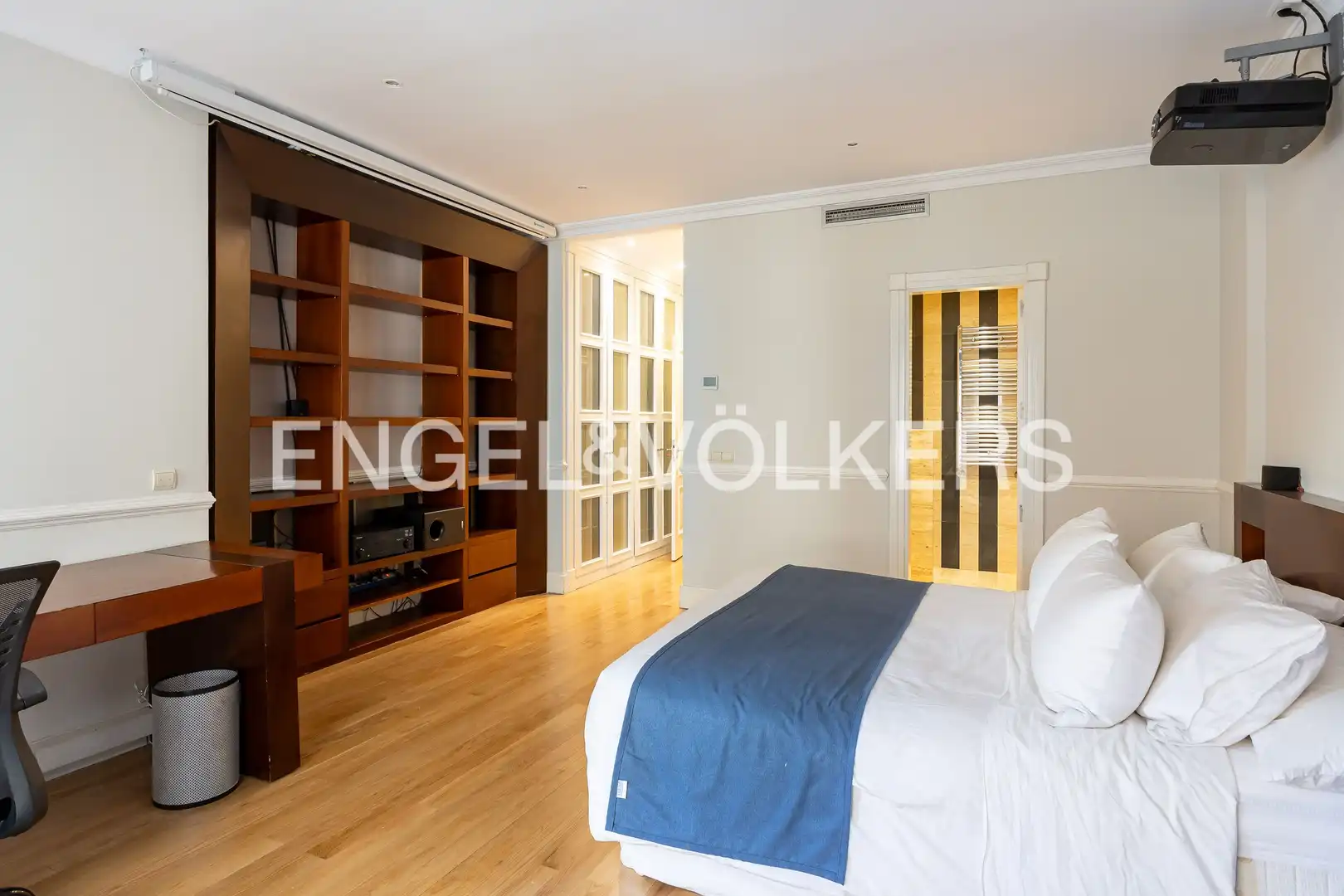 Bedroom of Flat for rent in Madrid  with Air Conditioner, Heating and Parquet flooring